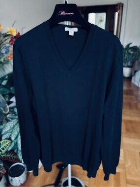 Burberry Men’s Black V-Neck Sweater – Minimal Knit